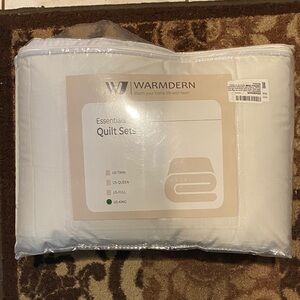 NIP Warmdern Essentials White King Size Quilt Set